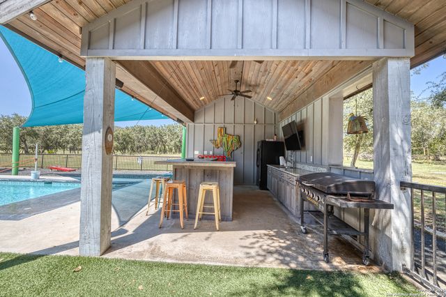 989 Mountain Valley Drive, Concan, TX 78838