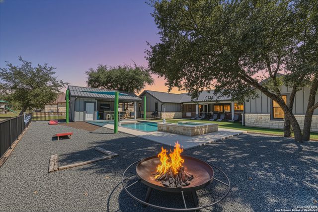 989 Mountain Valley Drive, Concan, TX 78838