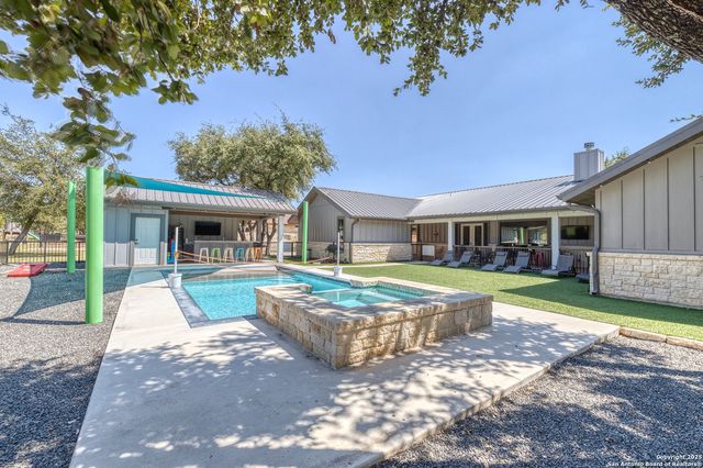 989 Mountain Valley Drive, Concan, TX 78838