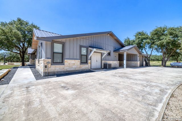 989 Mountain Valley Drive, Concan, TX 78838