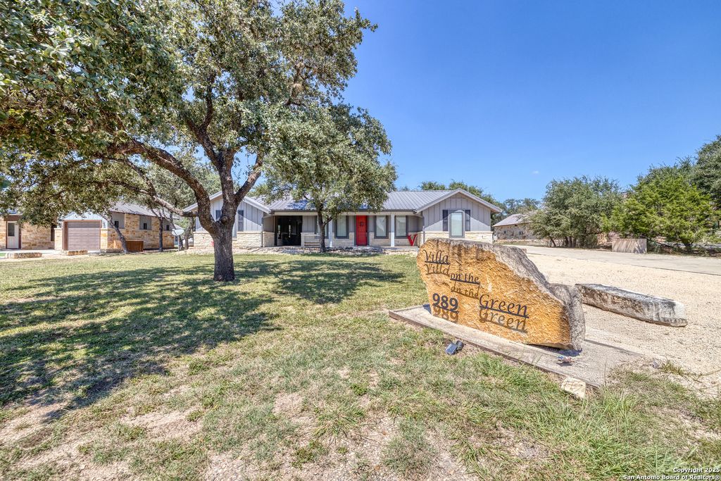 989 Mountain Valley Drive, Concan, TX 78838