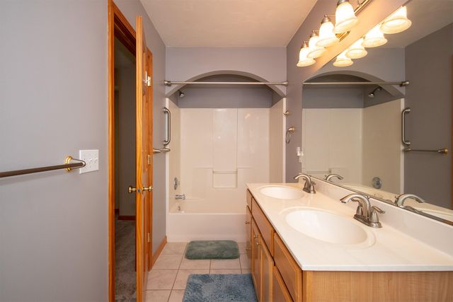 326 Goldenview Drive, Battle Creek, MI 49014