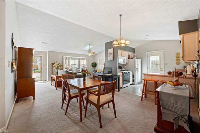 113 Kincaid LN, Hampton, VA 23666