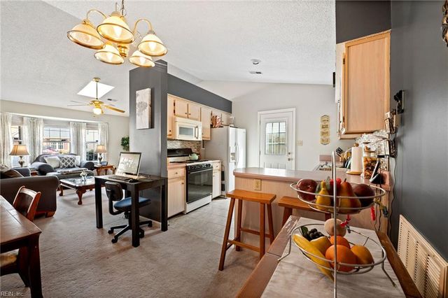 113 Kincaid LN, Hampton, VA 23666