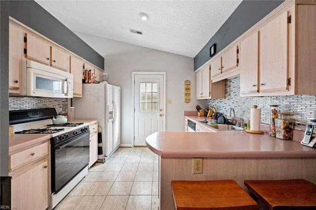 113 Kincaid LN, Hampton, VA 23666