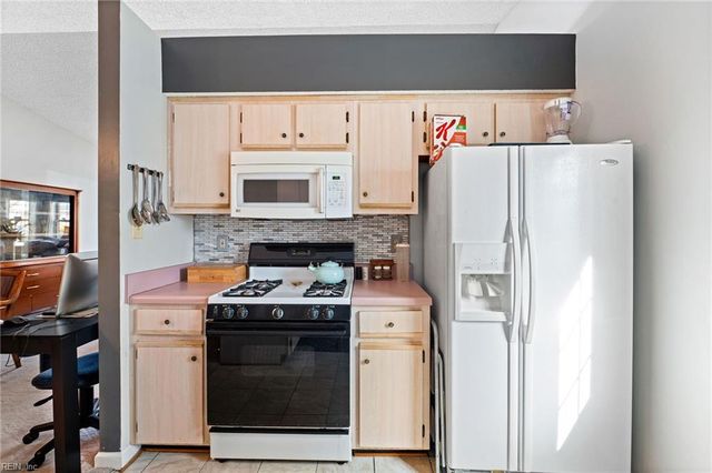 113 Kincaid LN, Hampton, VA 23666