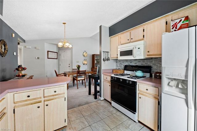 113 Kincaid LN, Hampton, VA 23666