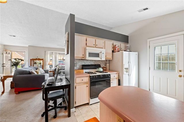 113 Kincaid LN, Hampton, VA 23666