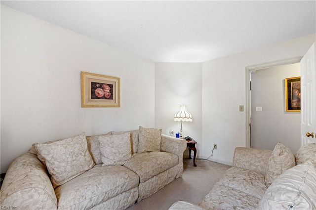 113 Kincaid LN, Hampton, VA 23666