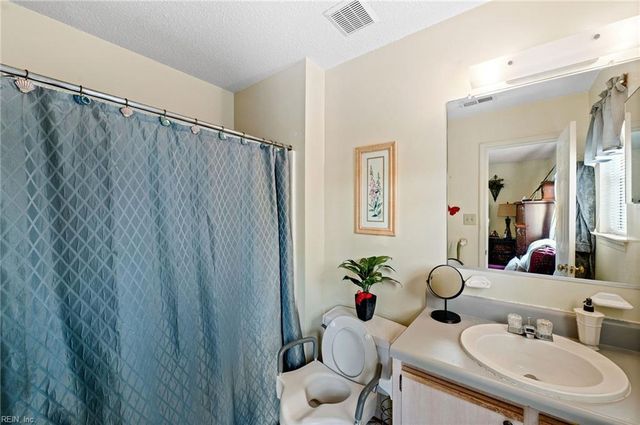 113 Kincaid LN, Hampton, VA 23666