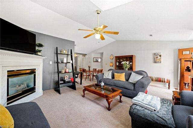 113 Kincaid LN, Hampton, VA 23666