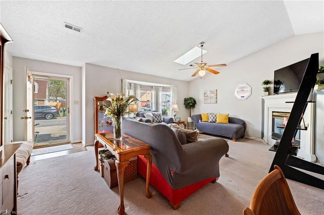 113 Kincaid LN, Hampton, VA 23666