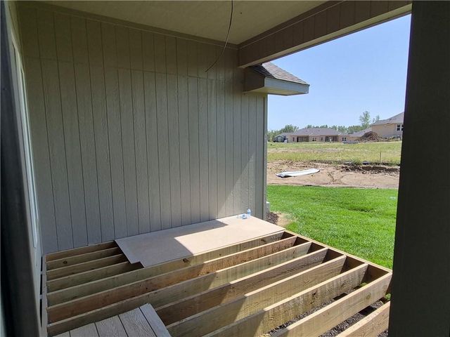 5008 N 146th Street, Basehor, KS 66007
