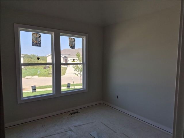 5008 N 146th Street, Basehor, KS 66007