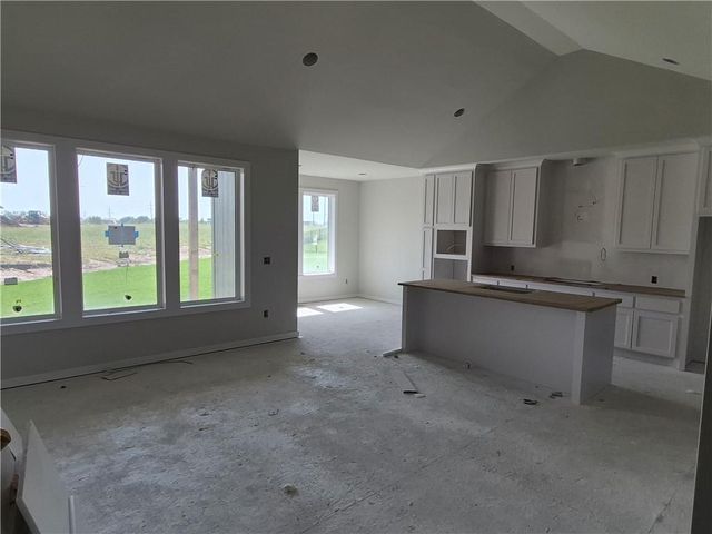 5008 N 146th Street, Basehor, KS 66007