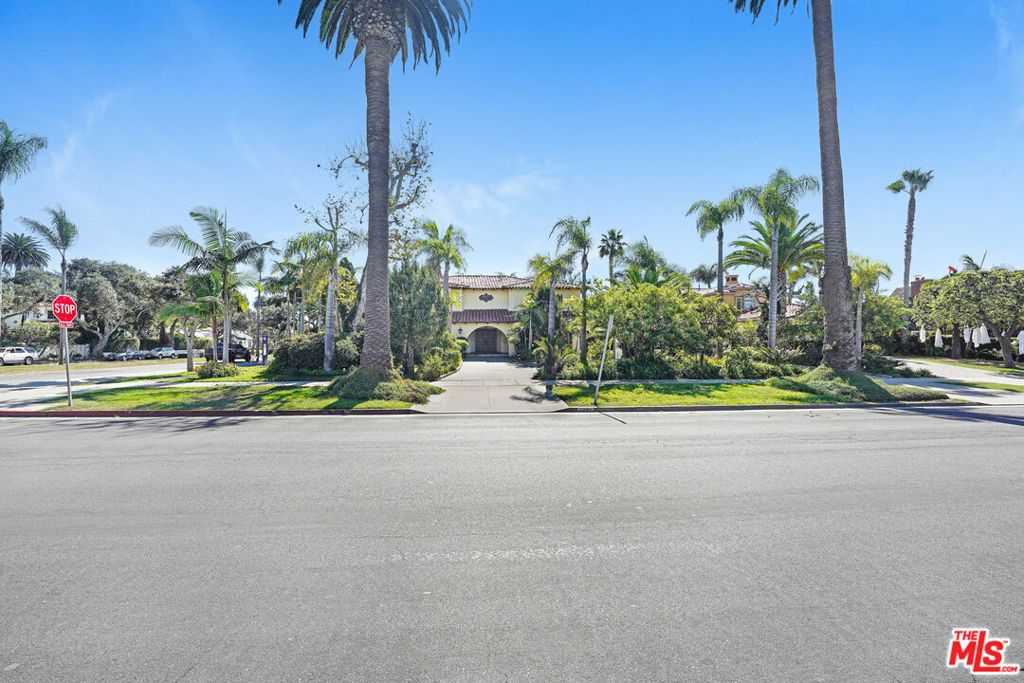 324 Marguerita Avenue, Santa Monica, CA 90402 — photo 2