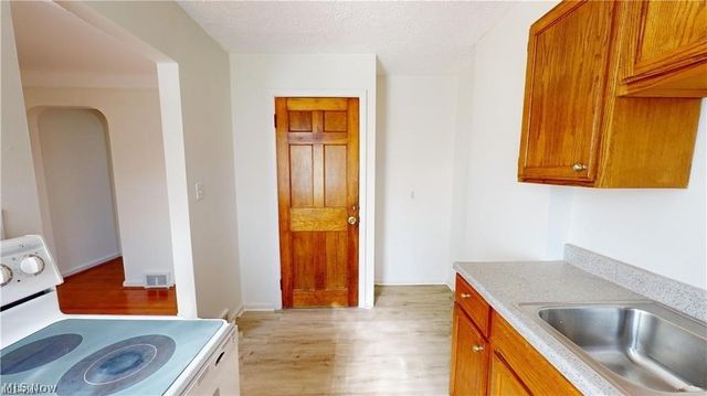20470 Lake Shore Boulevard, Euclid, OH 44123