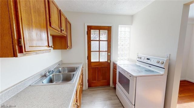 20470 Lake Shore Boulevard, Euclid, OH 44123