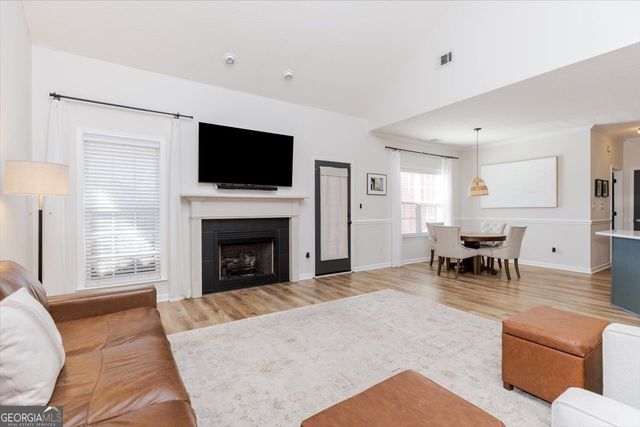 300 Hunts Landing Drive, Kathleen, GA 31047