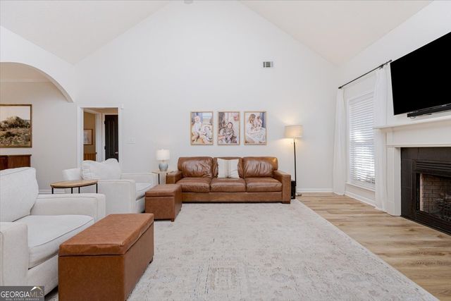 300 Hunts Landing Drive, Kathleen, GA 31047