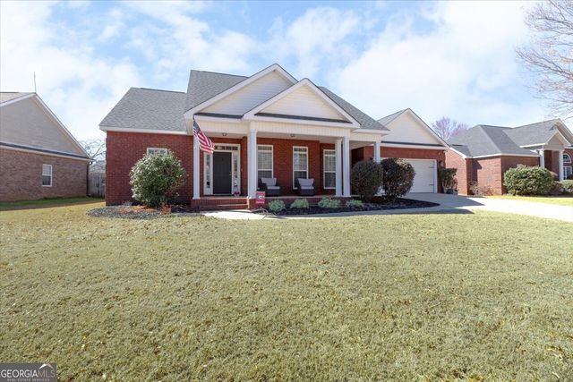 300 Hunts Landing Drive, Kathleen, GA 31047