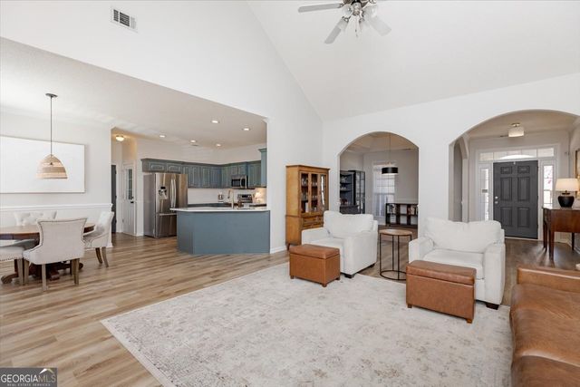 300 Hunts Landing Drive, Kathleen, GA 31047