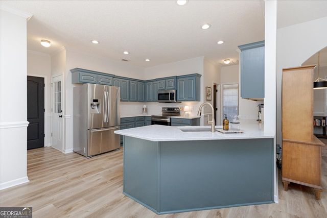 300 Hunts Landing Drive, Kathleen, GA 31047