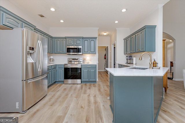 300 Hunts Landing Drive, Kathleen, GA 31047