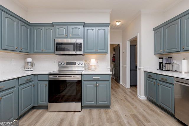 300 Hunts Landing Drive, Kathleen, GA 31047