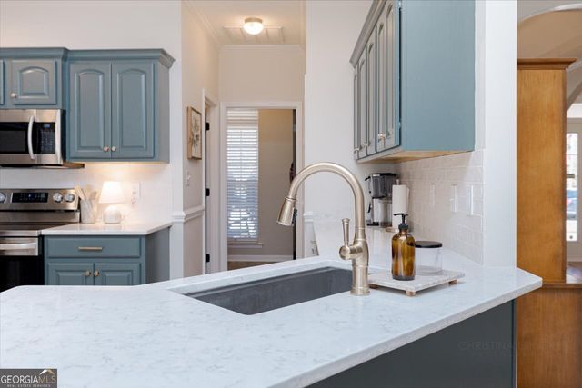 300 Hunts Landing Drive, Kathleen, GA 31047