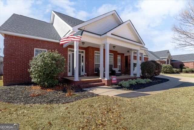 300 Hunts Landing Drive, Kathleen, GA 31047