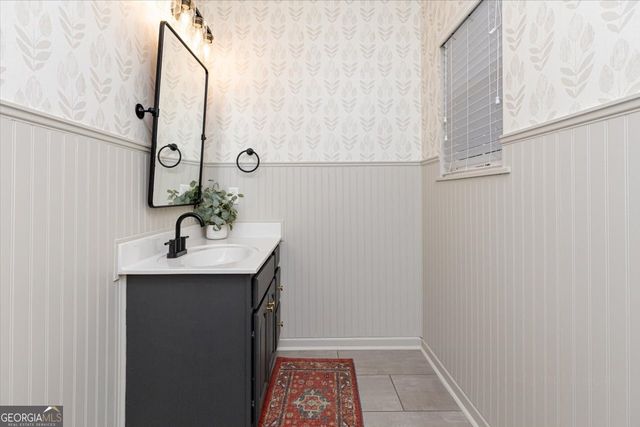 300 Hunts Landing Drive, Kathleen, GA 31047