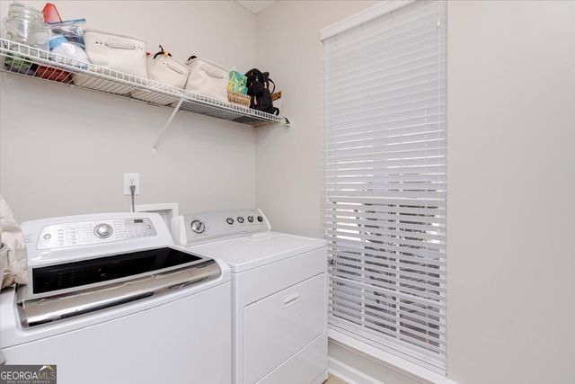 300 Hunts Landing Drive, Kathleen, GA 31047