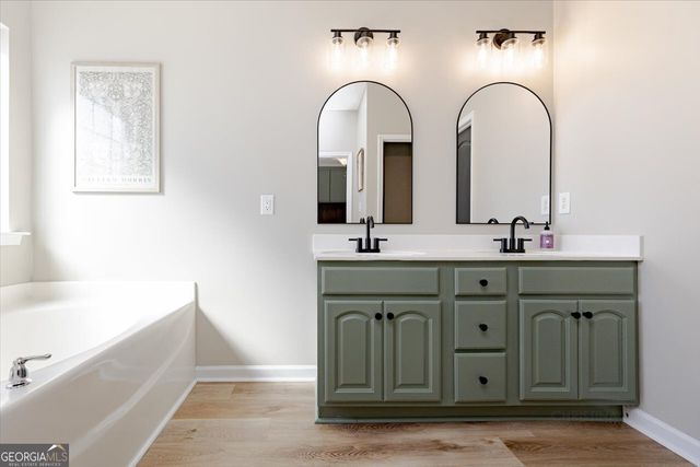 300 Hunts Landing Drive, Kathleen, GA 31047