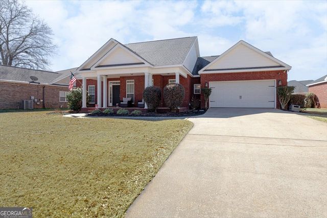 300 Hunts Landing Drive, Kathleen, GA 31047
