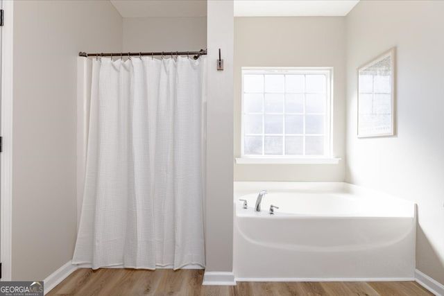 300 Hunts Landing Drive, Kathleen, GA 31047