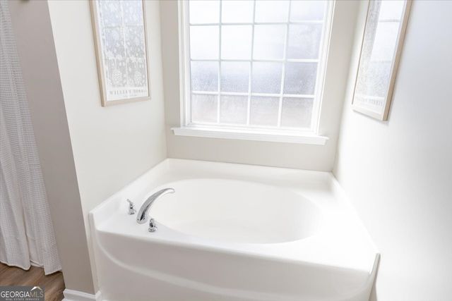 300 Hunts Landing Drive, Kathleen, GA 31047