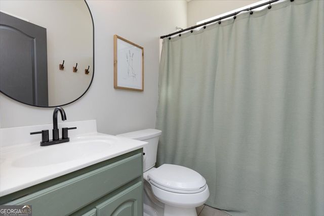 300 Hunts Landing Drive, Kathleen, GA 31047