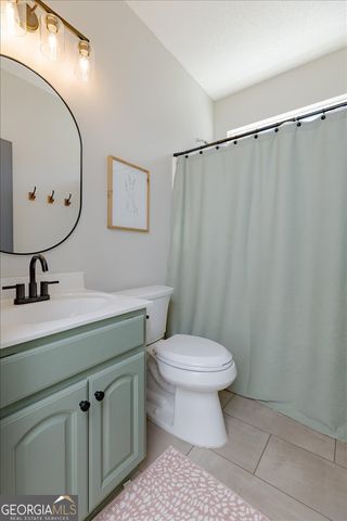 300 Hunts Landing Drive, Kathleen, GA 31047