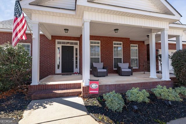 300 Hunts Landing Drive, Kathleen, GA 31047