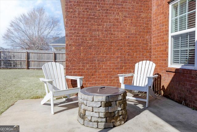 300 Hunts Landing Drive, Kathleen, GA 31047