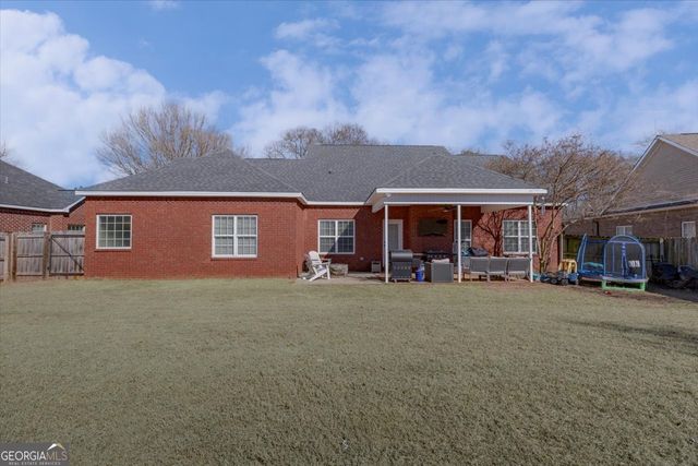 300 Hunts Landing Drive, Kathleen, GA 31047