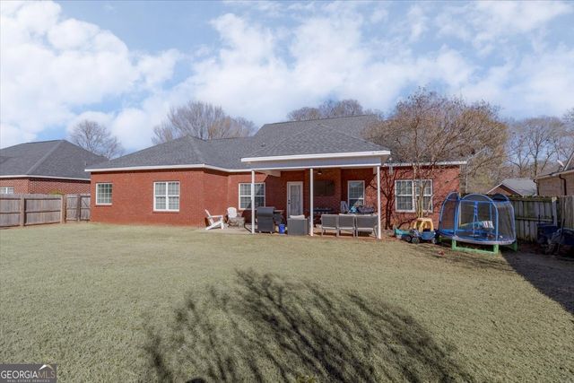 300 Hunts Landing Drive, Kathleen, GA 31047