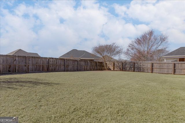 300 Hunts Landing Drive, Kathleen, GA 31047