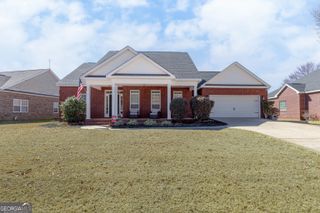 300 Hunts Landing Drive, Kathleen, GA 31047