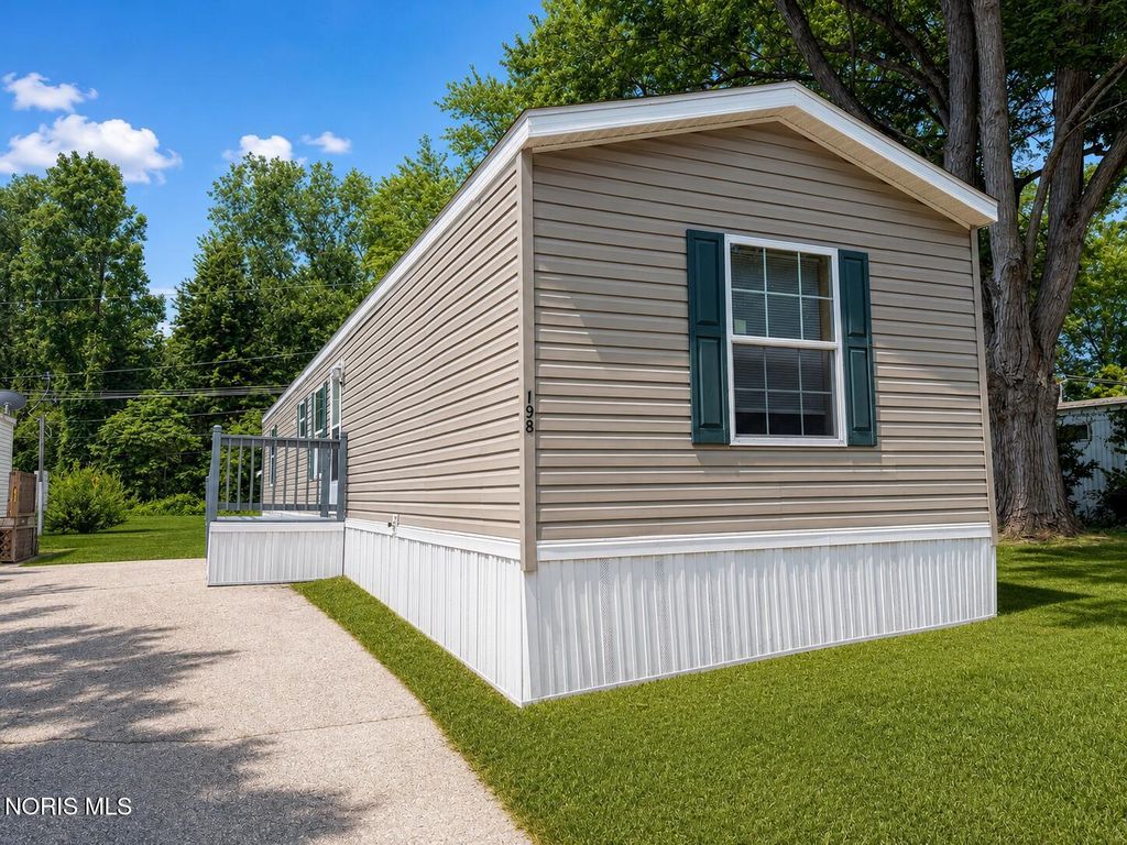 10430 Airport Highway, Lot 198, Swanton, OH 43558