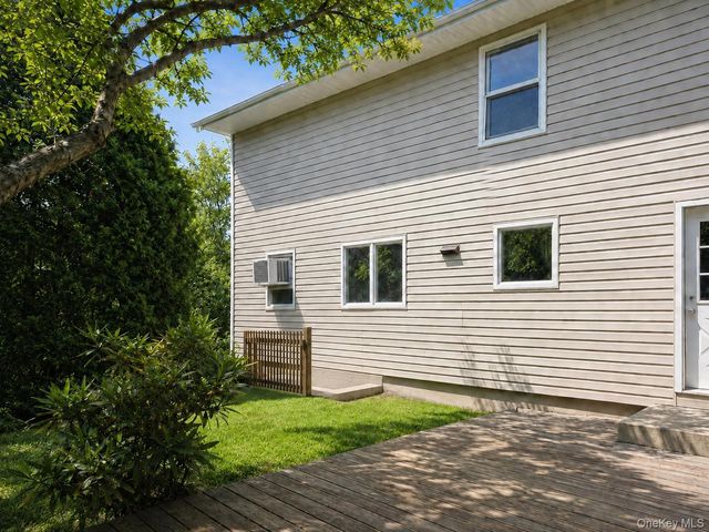 6 Chalden Court, Huntington Station, NY 11746