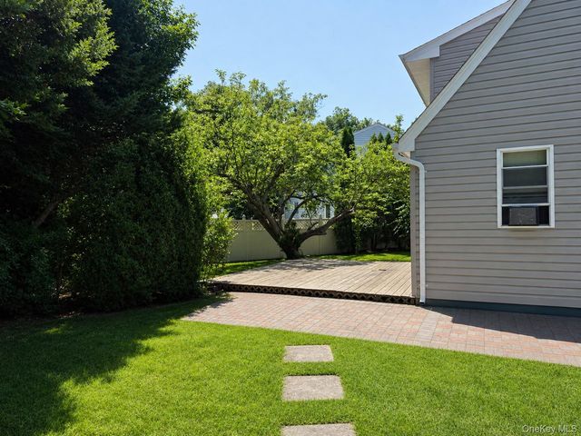 6 Chalden Court, Huntington Station, NY 11746