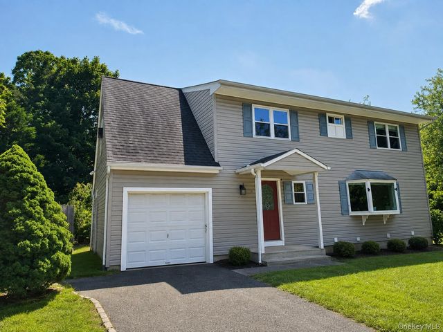 6 Chalden Court, Huntington Station, NY 11746