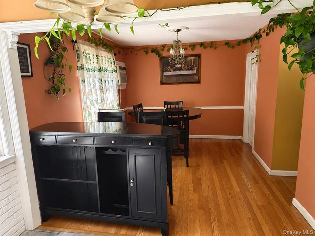 6 Chalden Court, Huntington Station, NY 11746